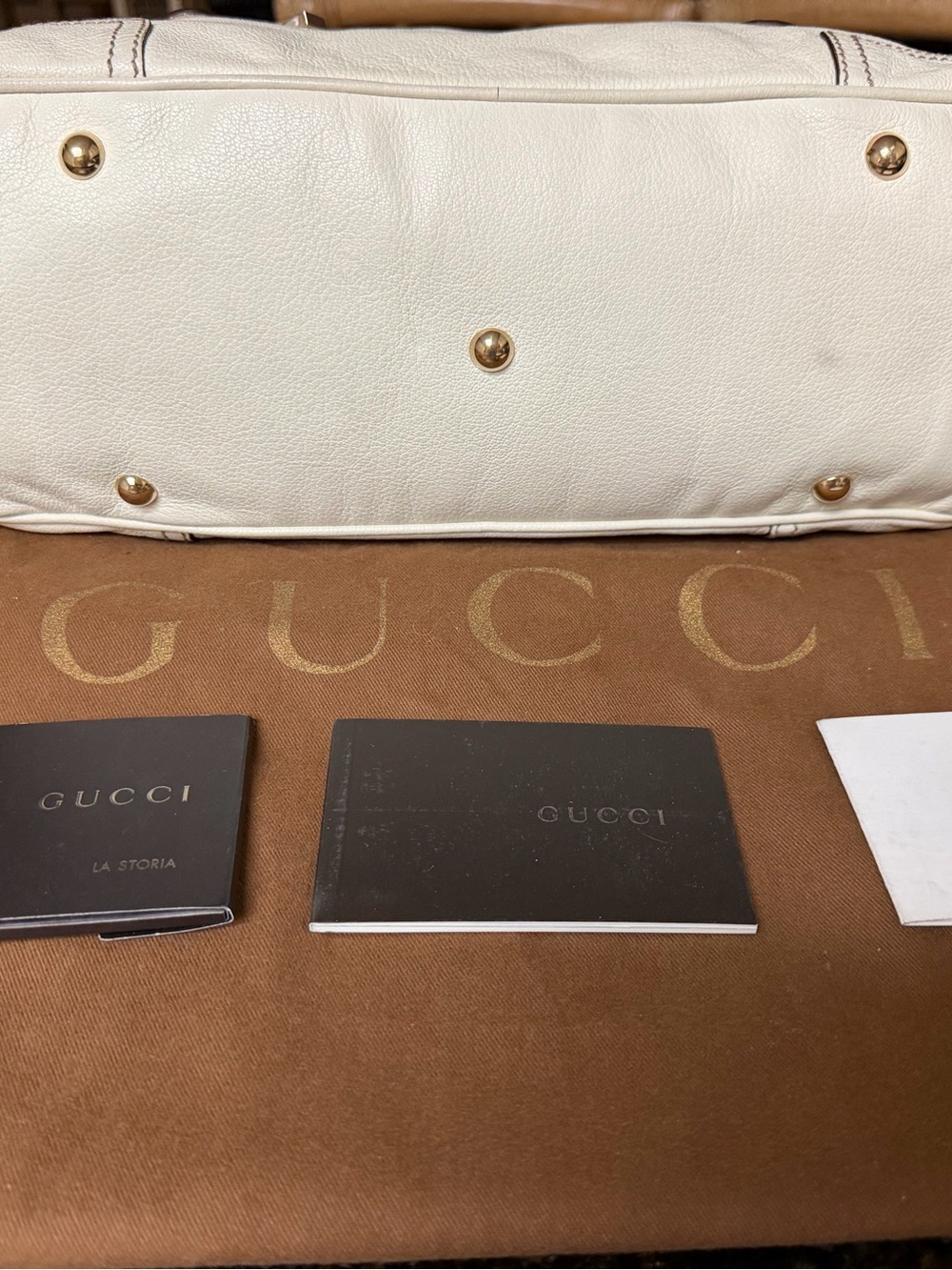 Gucci White Leather Shoulder Bag with Green and Red Stripe Detail - Picture 5 of 11